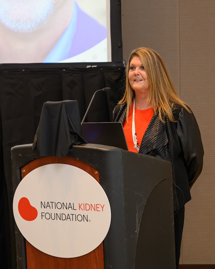 Mary Baliker, 2025 Lisa Schaffner<br />
Community<br />
Advocate Award winner, speaking at the National Kidney Foundation
