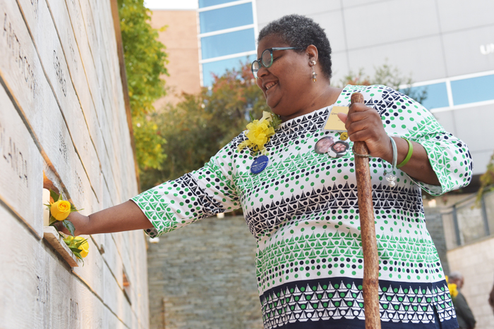 Donor mother and wife Donnetta Quarles-Reese places rose in National Donor Memorial