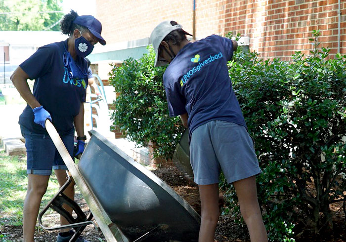 UNOS employees volunteering at local elementary school clean-up project