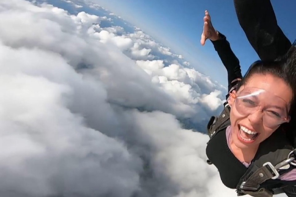 Mariela skydiving