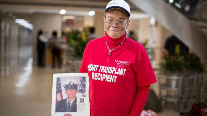 UNOS Ambassador and heart recipient Roxanne Watson holding photo of donor
